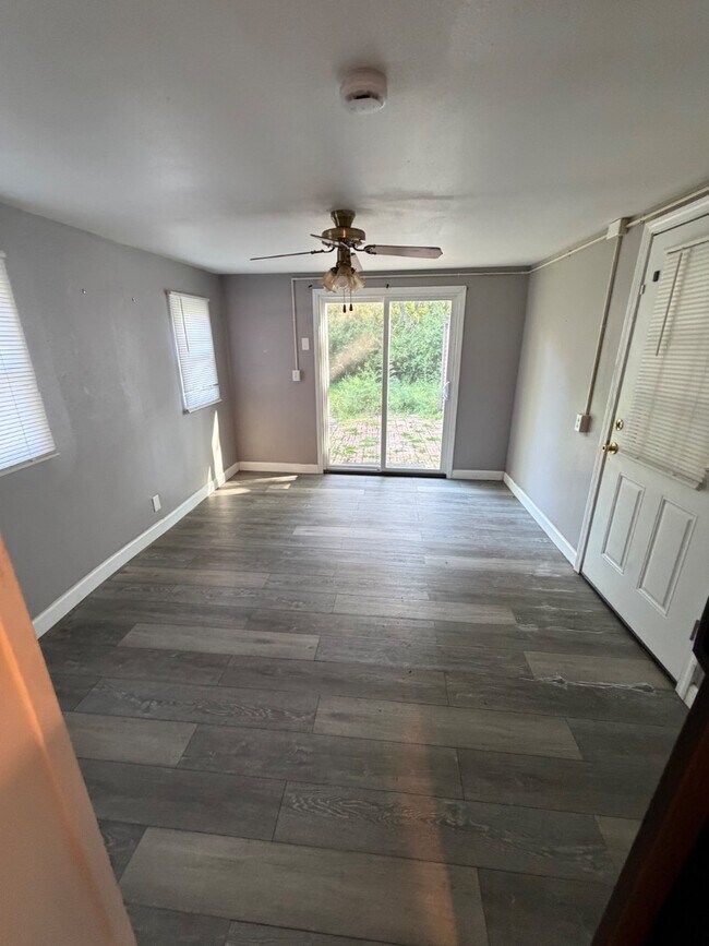 Building Photo - 1432 Bel Air