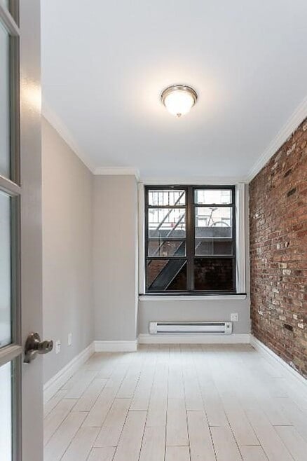 Building Photo - 219 E 28th St