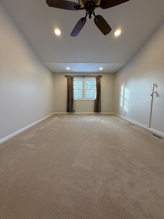 Building Photo - 284 Washo Dr