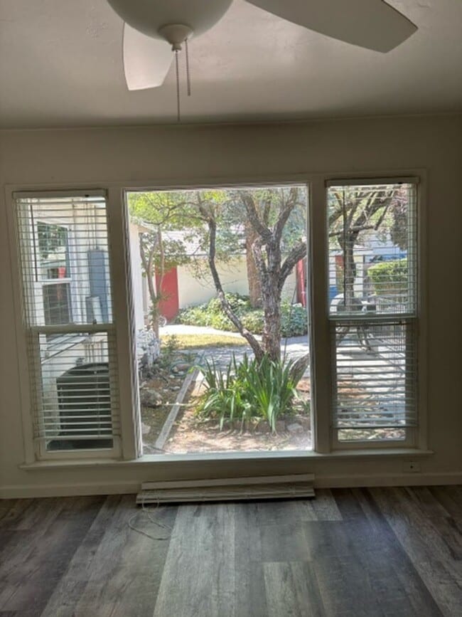 Building Photo - 821 Vine St