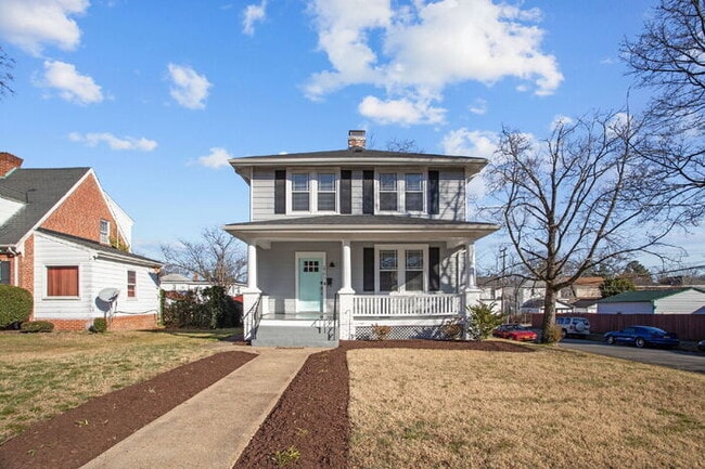 Building Photo - Updated 1920s Colonial in Northside – 3 Bed, 4 Bath – Available Now – $2,895/mo