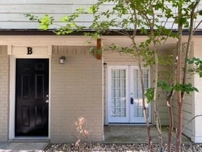 Building Photo - 1401 Airline Dr