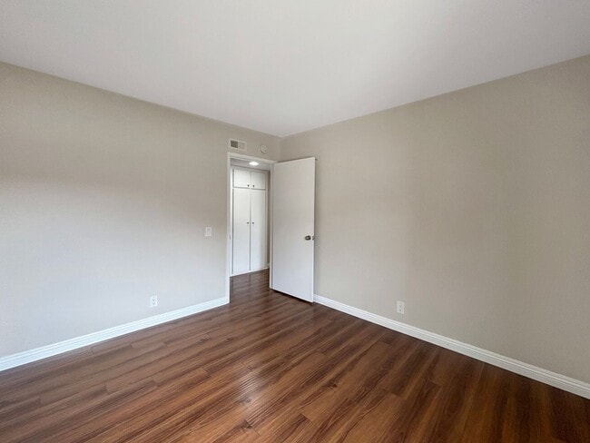 Building Photo - Beautiful 3B/2BA Home W/ 2 Car Garage, Was...