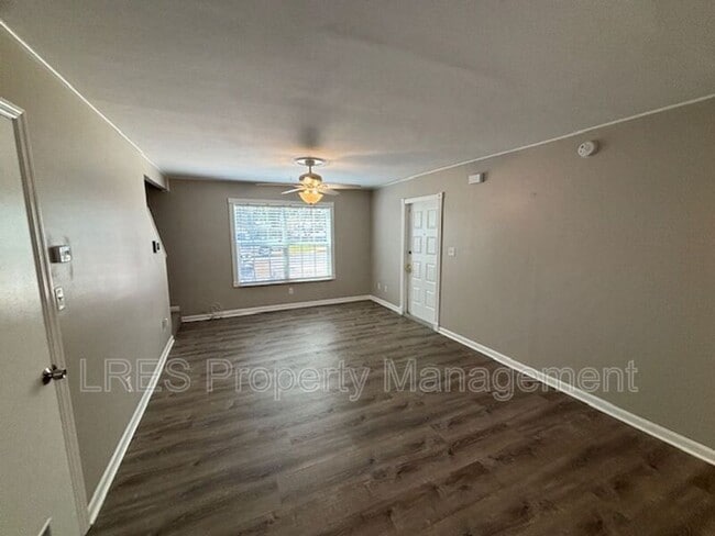 Building Photo - 517 Carambola Ave