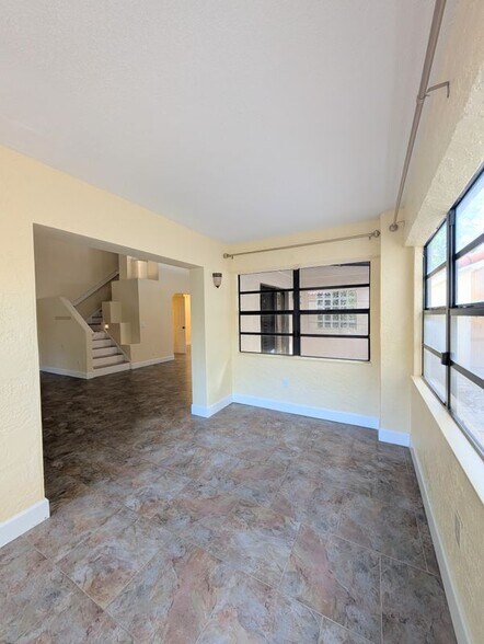 Building Photo - 1154 W Winged Foot Cir