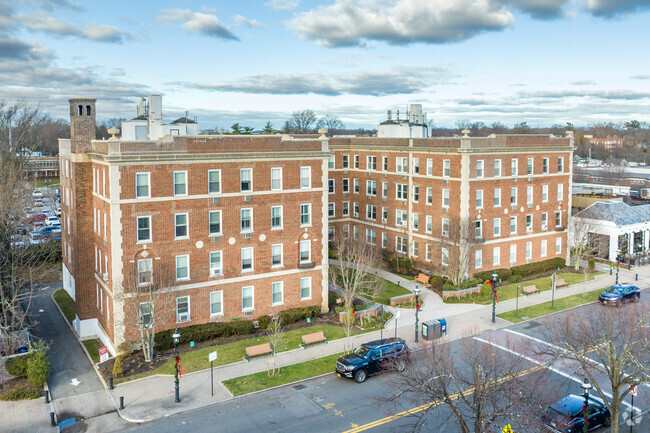 111 Seventh Street - Hampshire House Condos