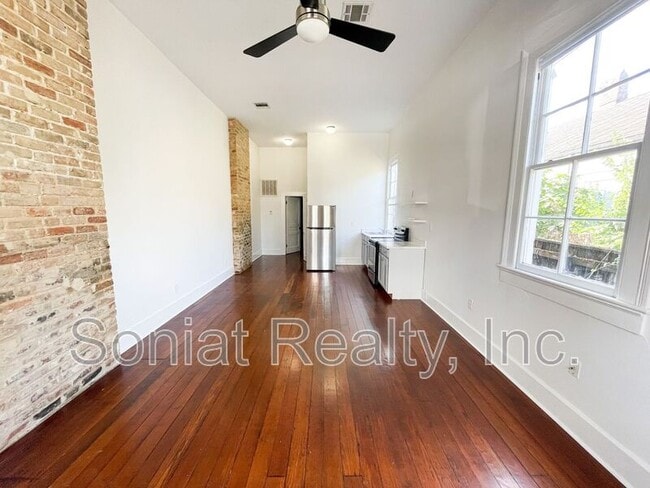 Building Photo - 2224 Royal St