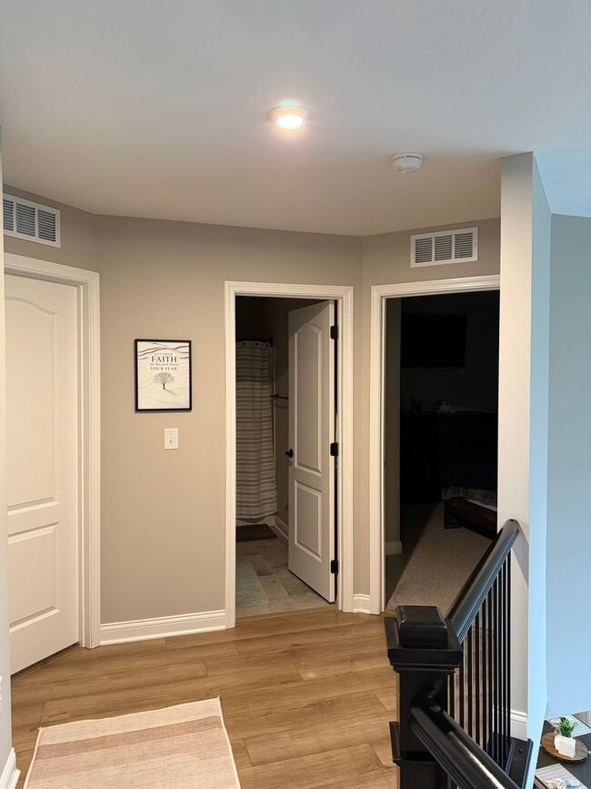 Building Photo - Spacious 4BR House in Shelbyville