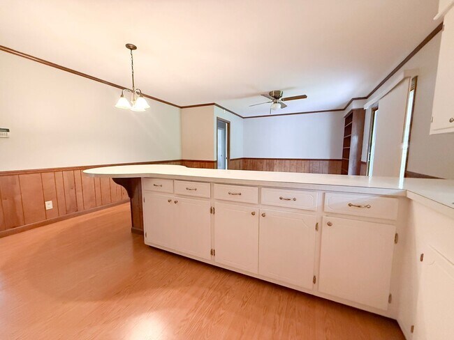 Building Photo - 3-Bedroom Home with Spacious Yard, Storage Shed & Natural Light