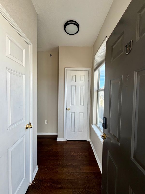 Building Photo - 6013 Castlegate Dr W