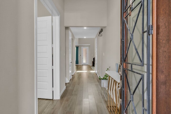 Building Photo - 2030 Woodland Pine Ct