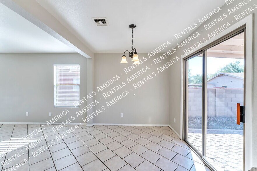 Building Photo - 6244 S Sarah Elizabeth Dr