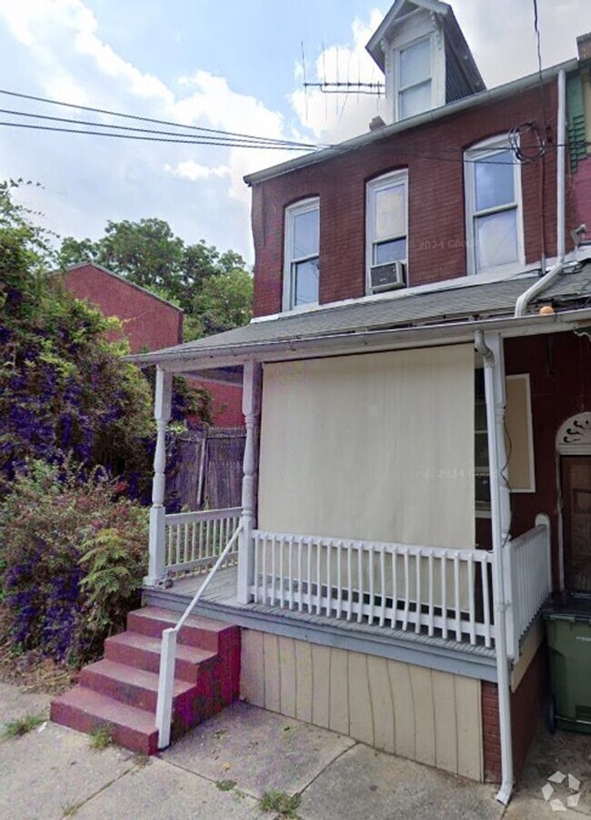 Building Photo - 4 Bedroom House available now!