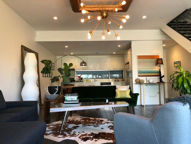 Building Photo - 465 Garden St