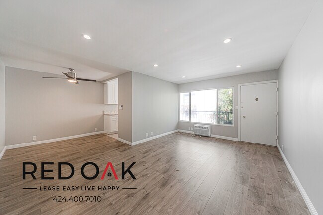 Building Photo - 819 N Edinburgh Ave