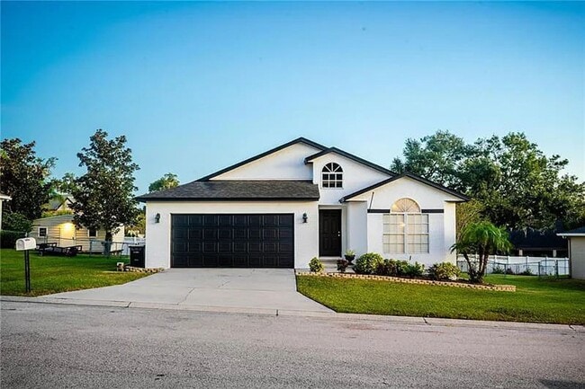 Building Photo - Highland Chase Three Bedroom, Updated Kitchen and Large Patio