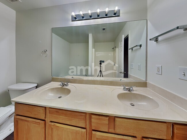 Building Photo - 102 Parkgate Ct