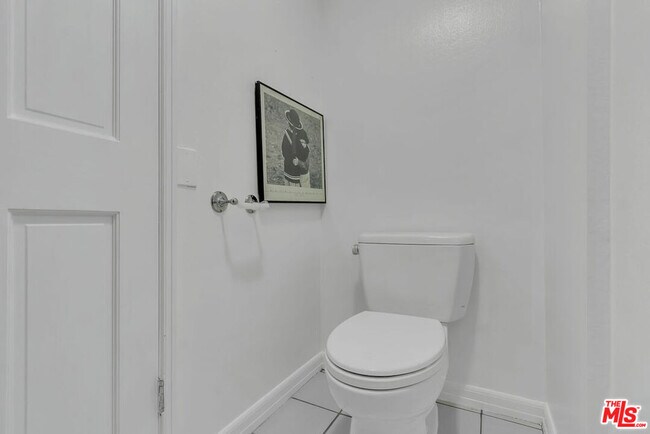 Building Photo - 8642 Gregory Wy