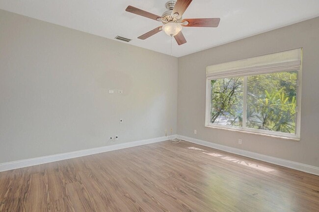 Building Photo - 254 NW 6th Ave