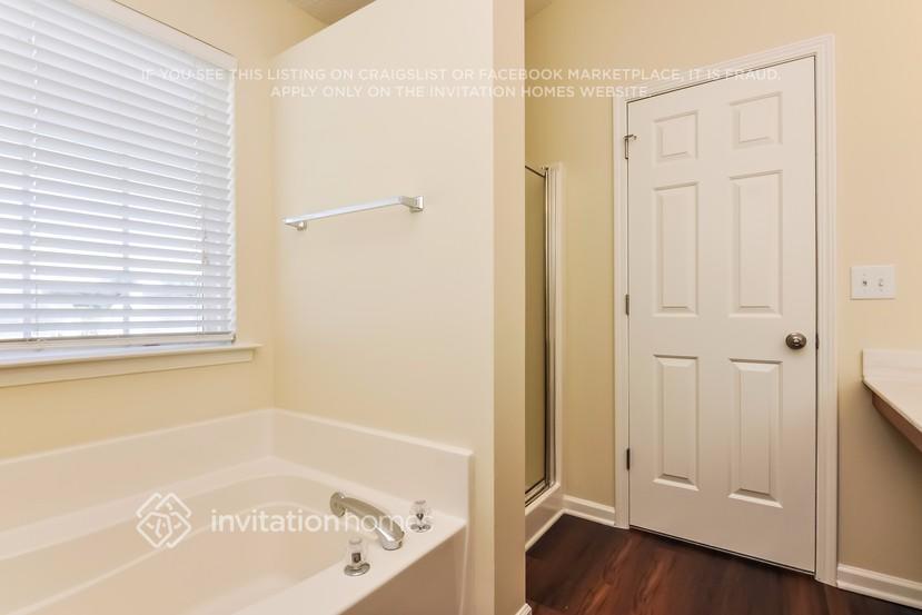 Building Photo - 8020 Bright Oak Trail
