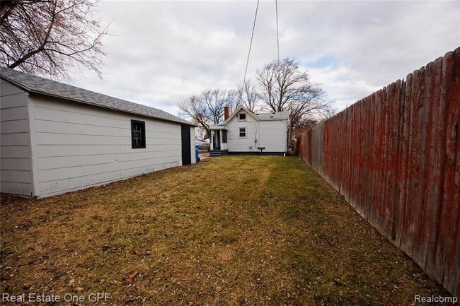 Building Photo - 8242 Maxwell Ave