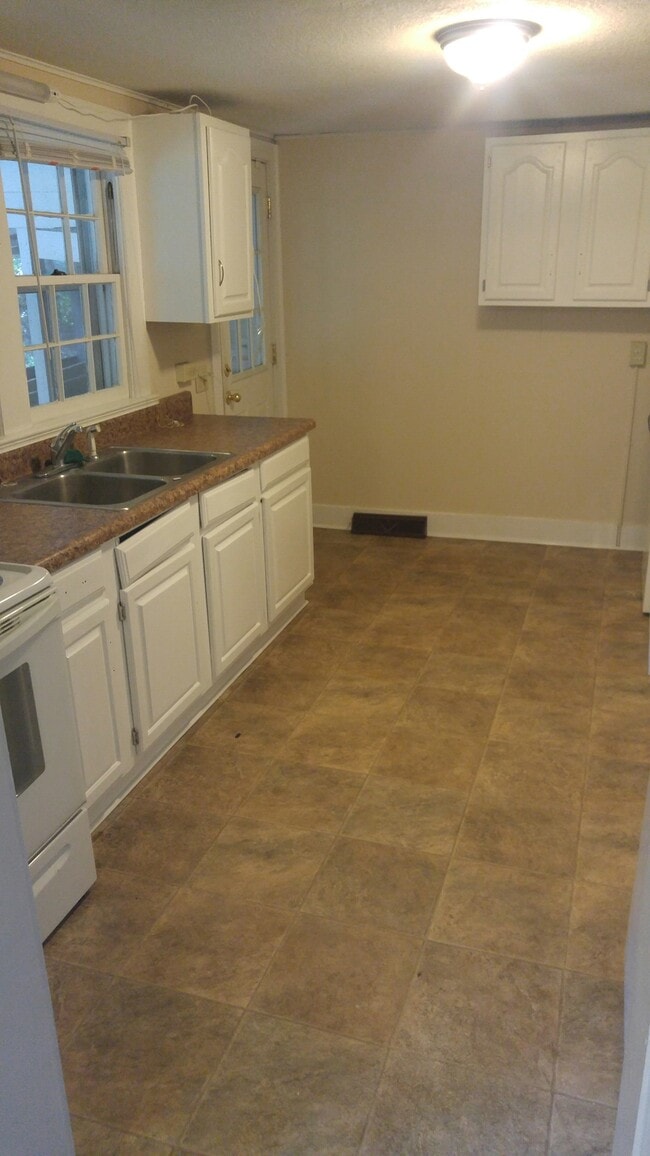 Building Photo - 2021 Webster Rd