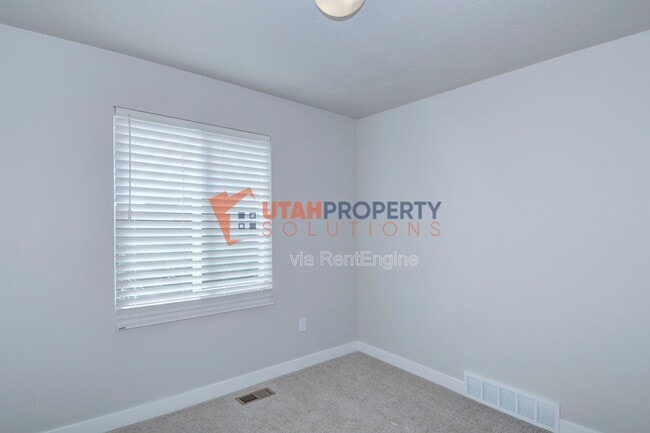 Building Photo - 992 W 380 S