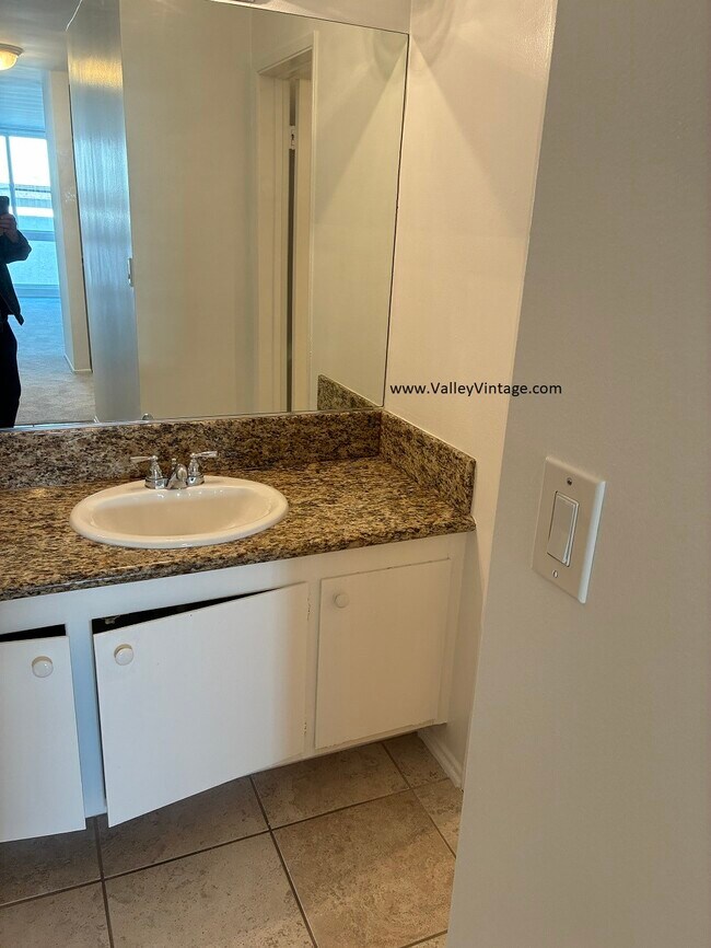 Building Photo - 11687 S Montana Ave