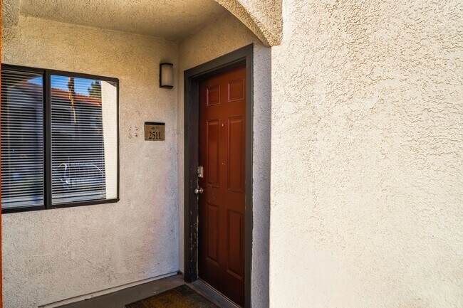 Building Photo - Spacious Condo with Resort-Style Amenities!