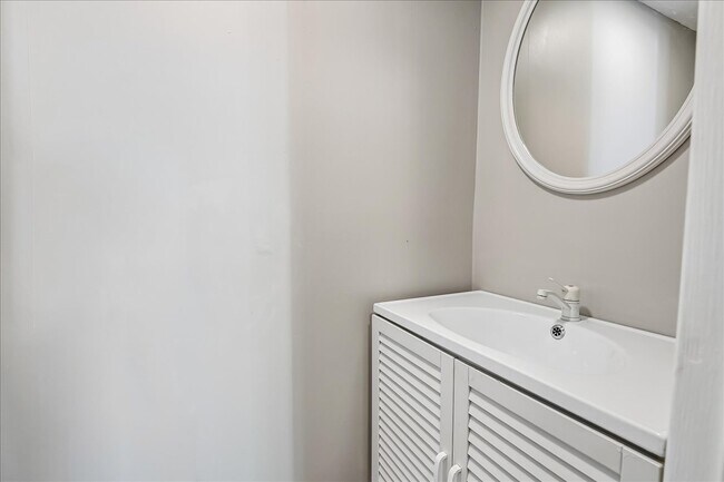 Building Photo - 8346 Sperry Ct