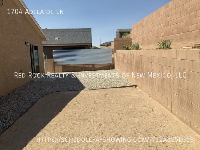 Building Photo - 1704 Adelaide Ln