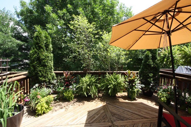 Deck - 21504 Welby Terrace