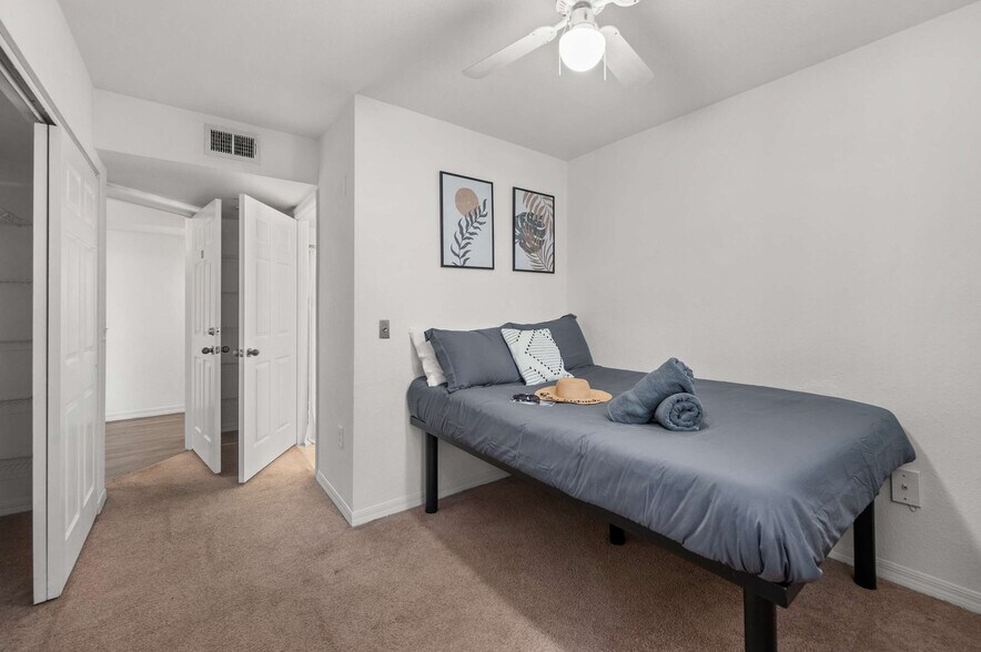 Building Photo - 5610 Graduate Cir