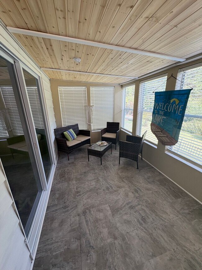 Building Photo - Charming Two Bedroom in Rogers