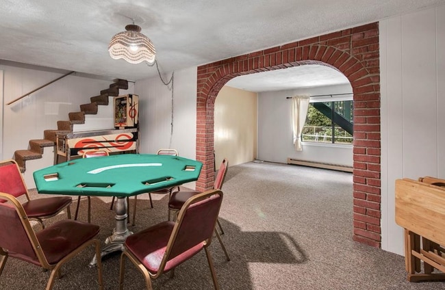 Building Photo - 25 Christian Hill Rd