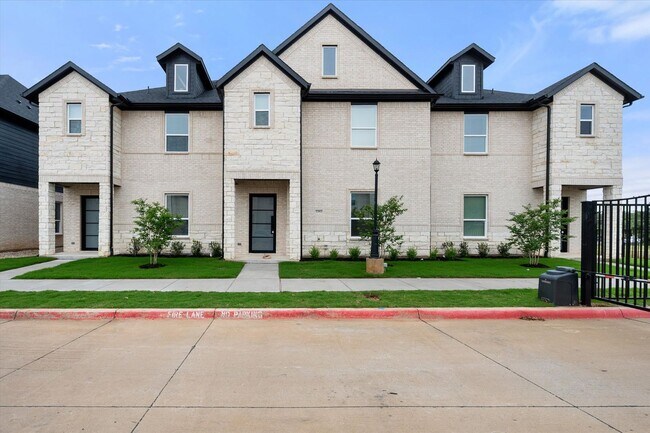 Building Photo - Brand New Luxury Townhouse in West Arlington