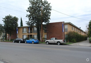 Building Photo - 10736 Magnolia Blvd