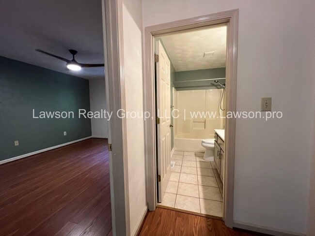 Building Photo - Nature Lover's Paradise-Easy Access to Vin...