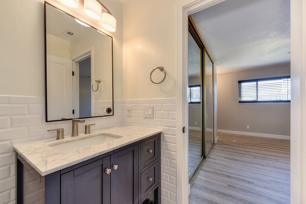 Building Photo - 9626 Knickers Ct