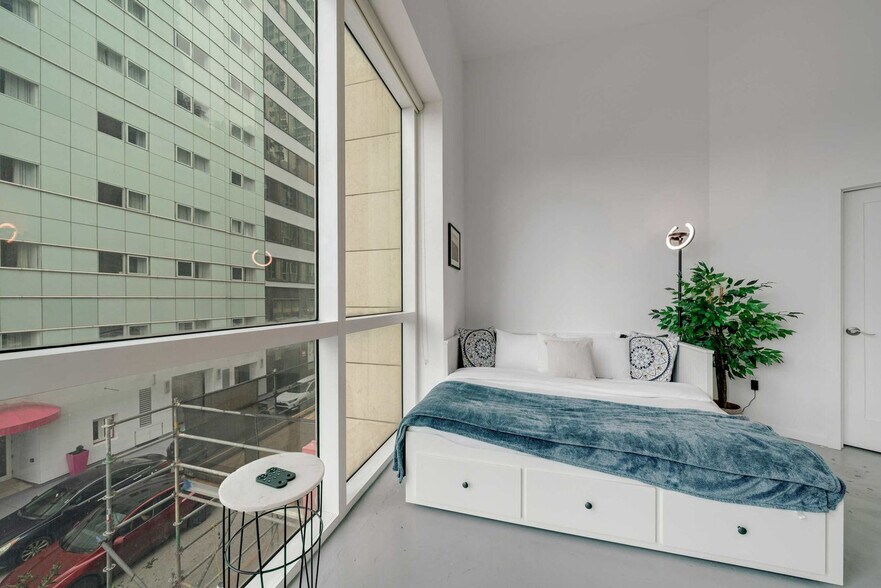 Building Photo - 235 NE 2nd St