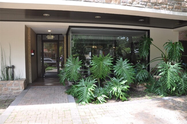 Building Photo - 510 Lovett Blvd