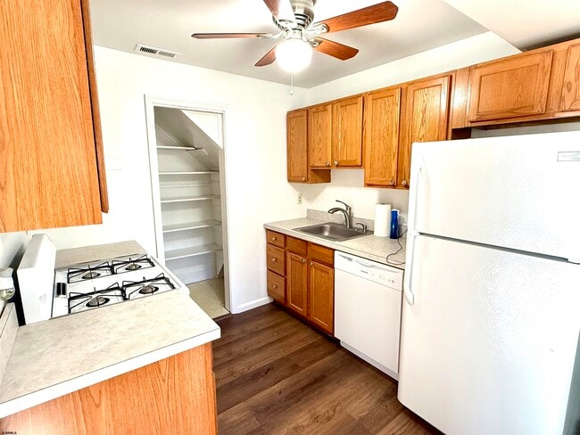 Building Photo - 1309 Matthews Ave