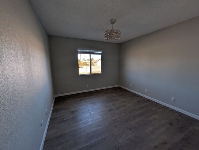 Building Photo - Perfect Family Home: 3-Bedroom, 2-Bath Gem