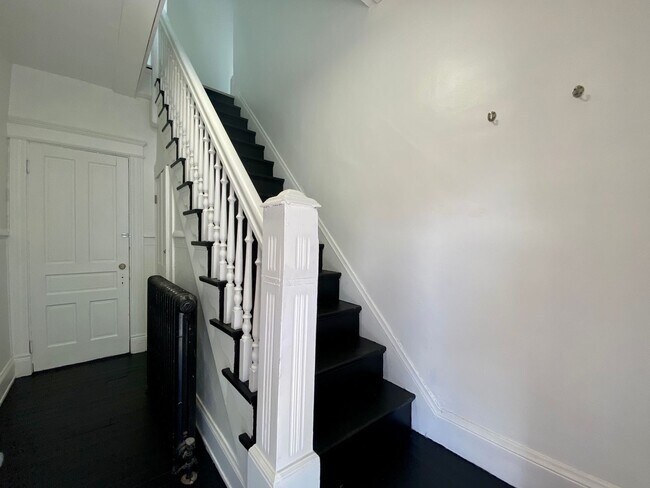 Building Photo - 2314 Victor St