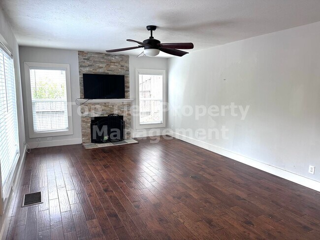 Building Photo - Very Charming, updated 2 Bd/1 Ba, 1178 sf Single-Family House in Lafayette available May 14th for...