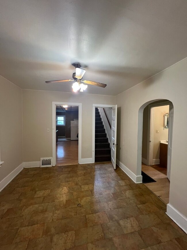 Building Photo - 3 BR 1 BA Single-Family Home Monroe MI, Av...