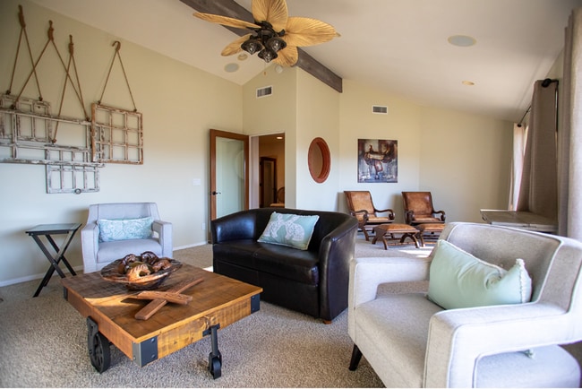 Building Photo - Janin Acers - Pool - Pet Friendly - FURNISHED OR UNFURNISHED