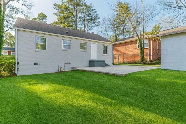 Building Photo - 1376 Westmont Rd SW