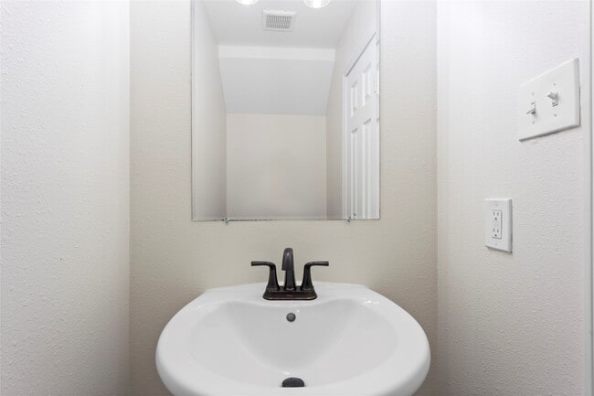 Building Photo - 838 Royal George Ln