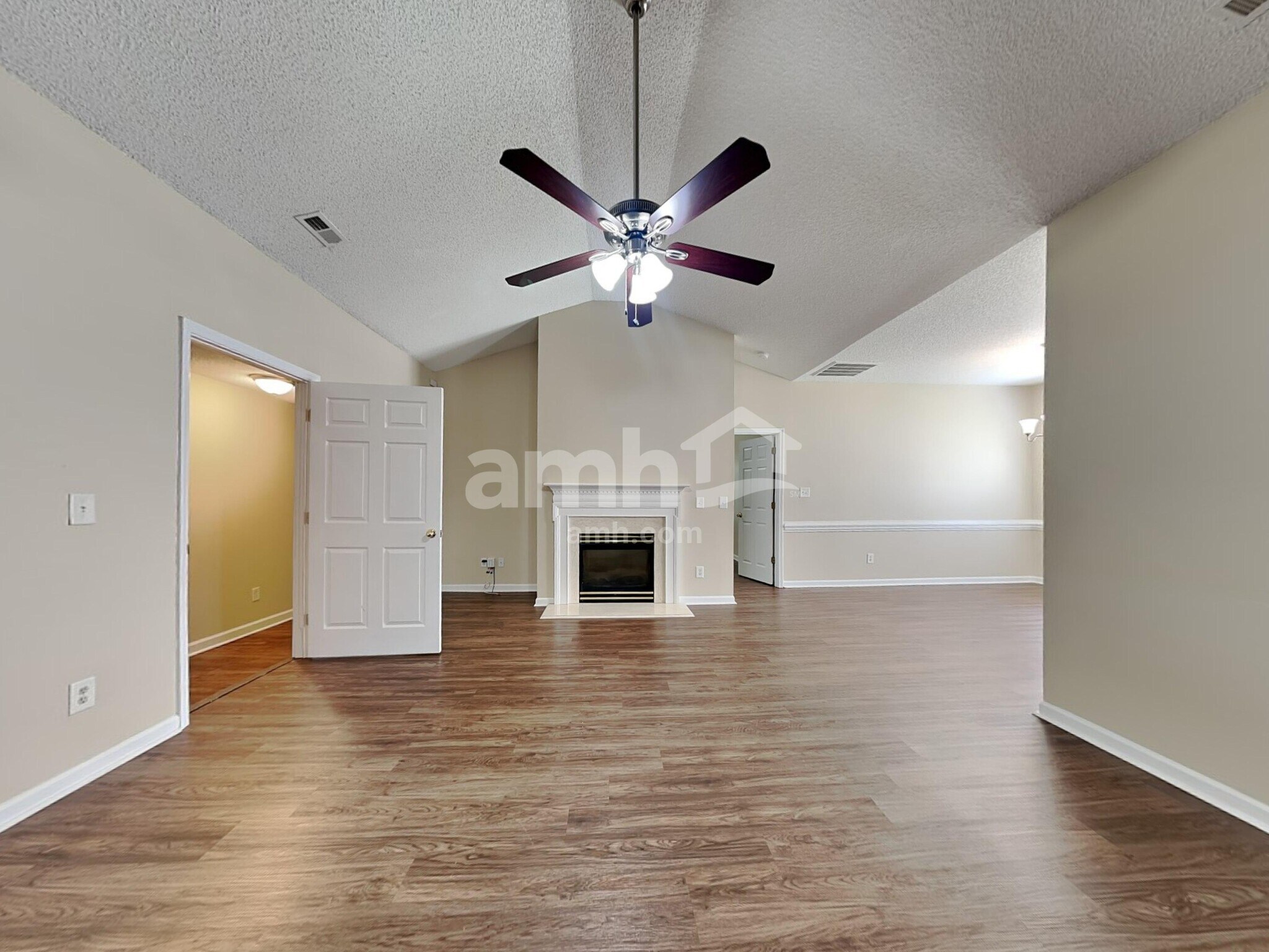 Building Photo - 4038 River Falls Dr